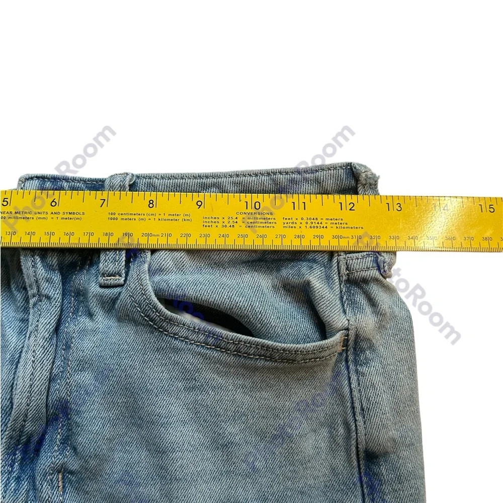 Hollister Ultra- High Rise Vintage Straight Leg Distressed Jeans‎ 25Wx26L